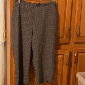 Alfred dunner black & white check capris size 14